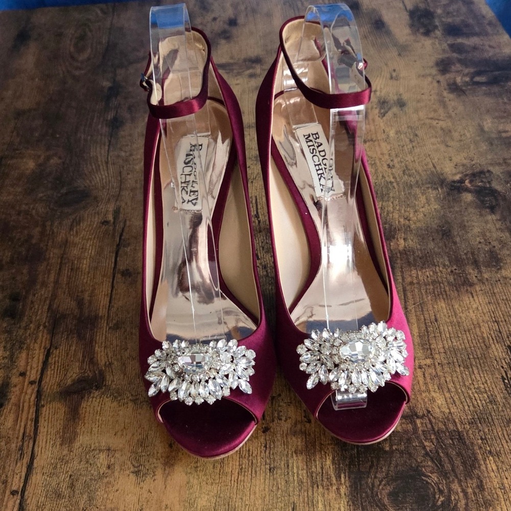 Badgley Mischka Jamaica Wine Satin Crystal Embellished Peep Toe Heels Size 7